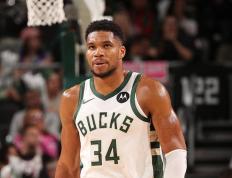 字母哥创造NBA历史纪录，连续3场超高命中率砍下30+数據(jù)