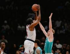 587次！8场比赛场均73.4次三分，NBA要变投篮大赛？球迷质疑吸引力