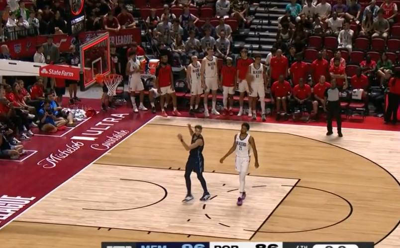 NBA惊艳隔扣!杨瀚森背(bèi)靠背(bèi)比赛首秀