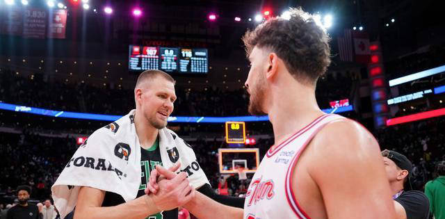 火箭新秀(xiù)阿尔佩伦·申京实力超群，表現(xiàn)逐渐出色