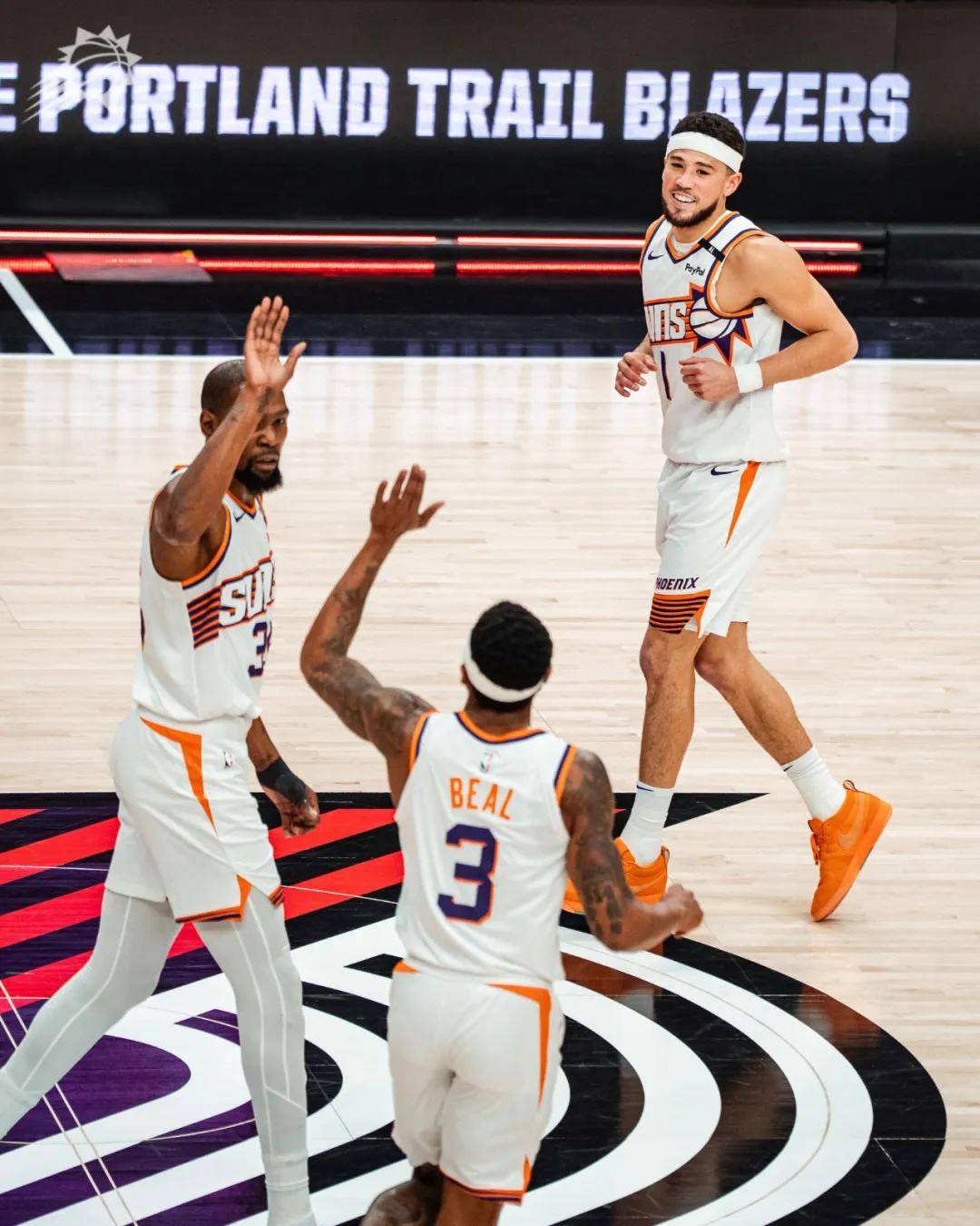 無(wú)缘附加赛!布克亲口承认!NBA最失败的三巨头