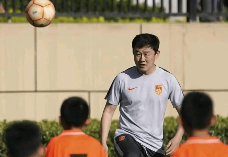 嗨球少年(nián)矛(máo)盾關(guān)键点:别人能免费离队,凭啥我们要(yào)18万买自由身证明