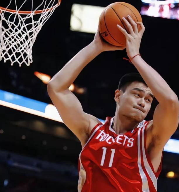 姚明(míng)——休(xiū)斯頓(dùn)火箭队第(dì)二伟大的巨星