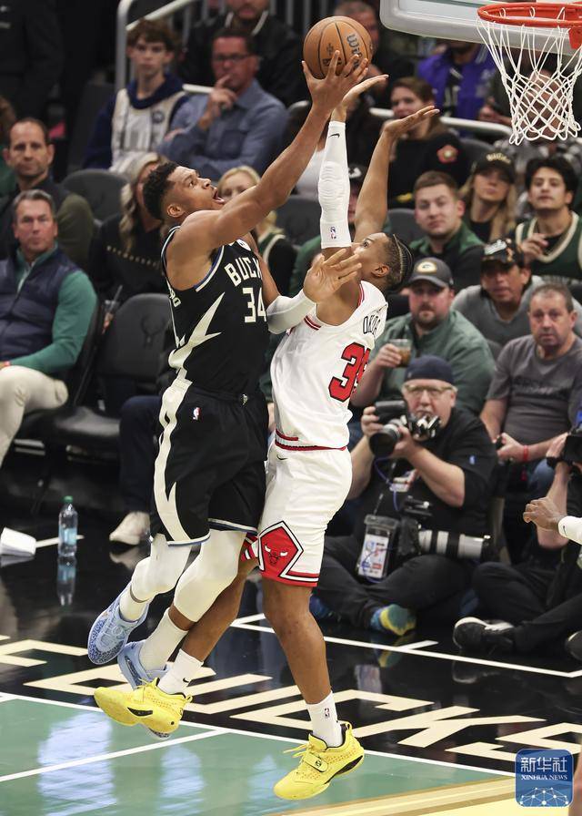 NBA常规赛｜雄(xióng)鹿胜公(gōng)牛