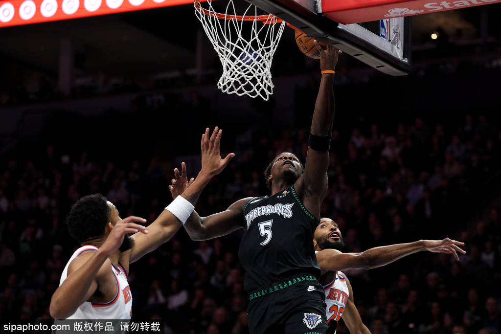 明尼苏达森林狼队中锋鲁迪(dí)·戈贝爾(ěr)因(yīn)恶意犯规累计停赛一场